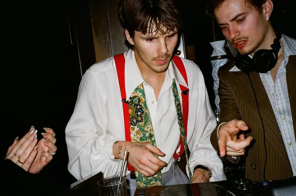 Круз Бекхэм начал музыкальное турне по Великобритании Круз Бекхэм начал музыкальное турне по Великобритании