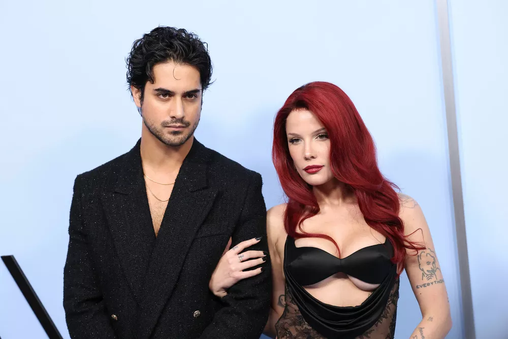 Лидер M&aring;neskin Дамиано Давид с невестой и певица Холзи с женихом: звездные пары на премьере в ЛА