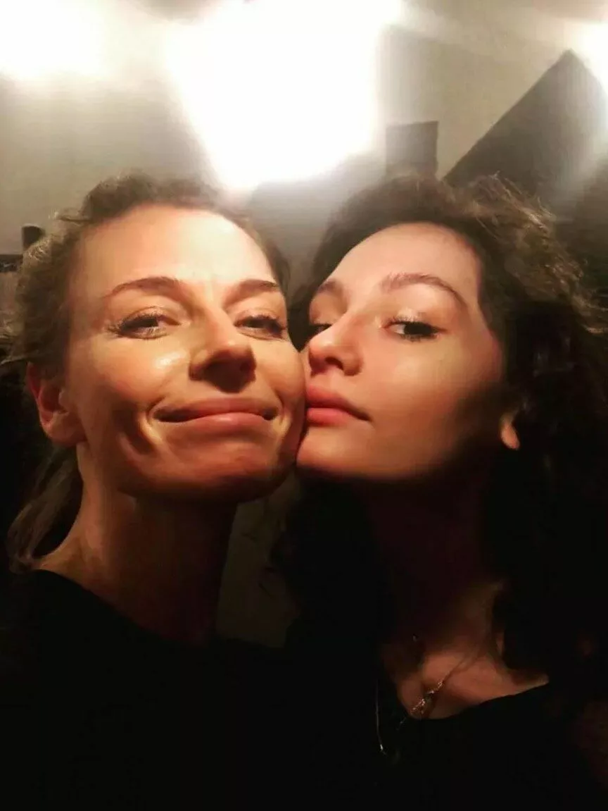 Мария Михалкова-Кончаловская трогательно поздравила маму Любовь Толкалину с 48-летием