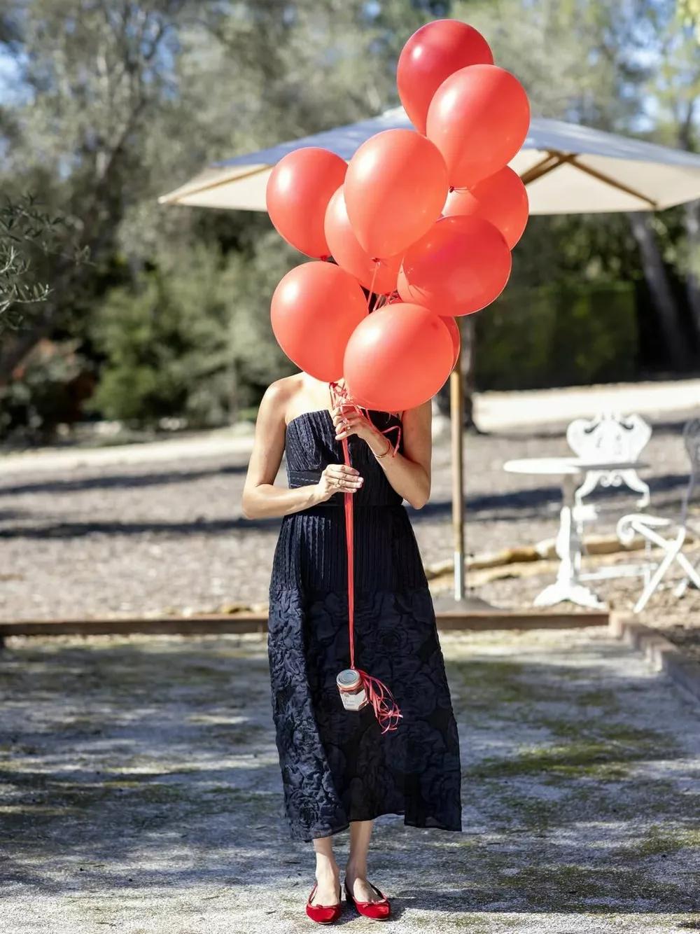 Меган Маркл опубликовала фото в королевском платье