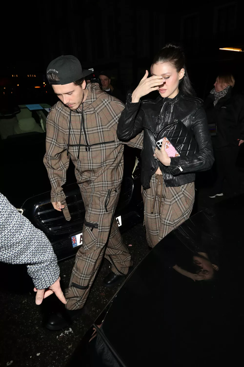 Мосты сожжены: Бруклин Бекхэм решил удалить все тату, связанные с семьей