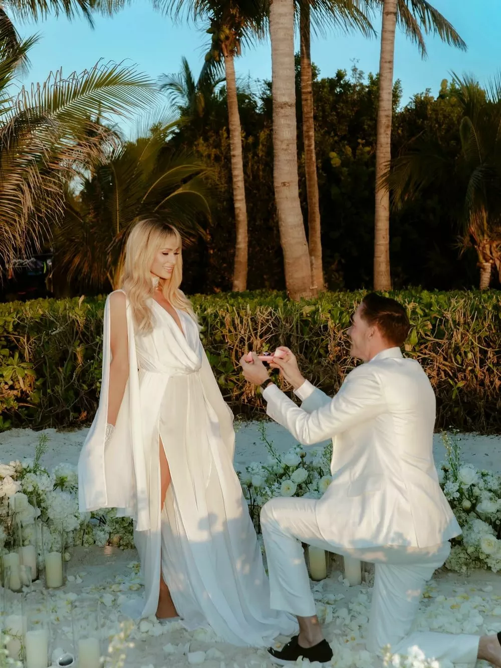 Пэрис Хилтон и Картер Реум отметили 5-ю годовщину брака и обновили свадебные клятвы Пэрис Хилтон и Картер Реум отметили 5-ю годовщину брака и обновили свадебные клятвы