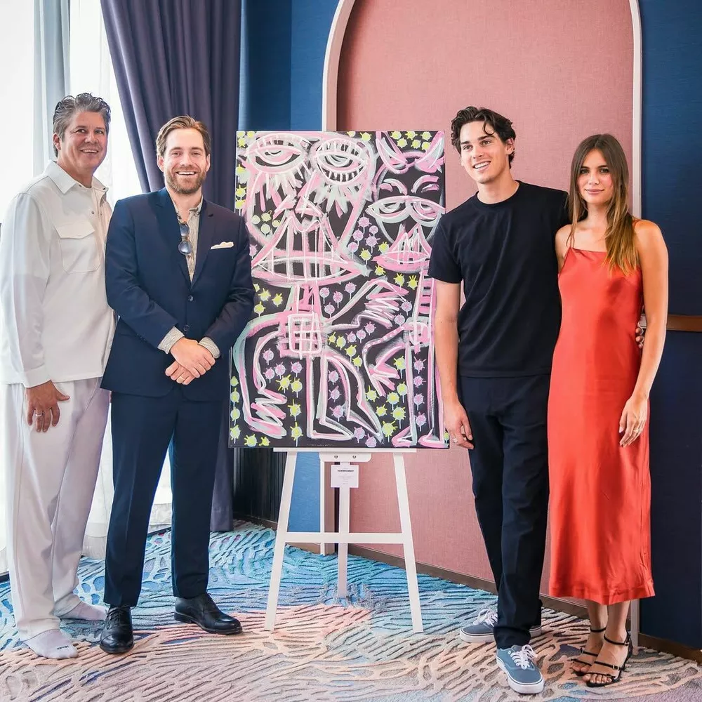 Пирс Броснан поддержал сына на открытии его выставки Пирс Броснан поддержал сына на открытии его выставки