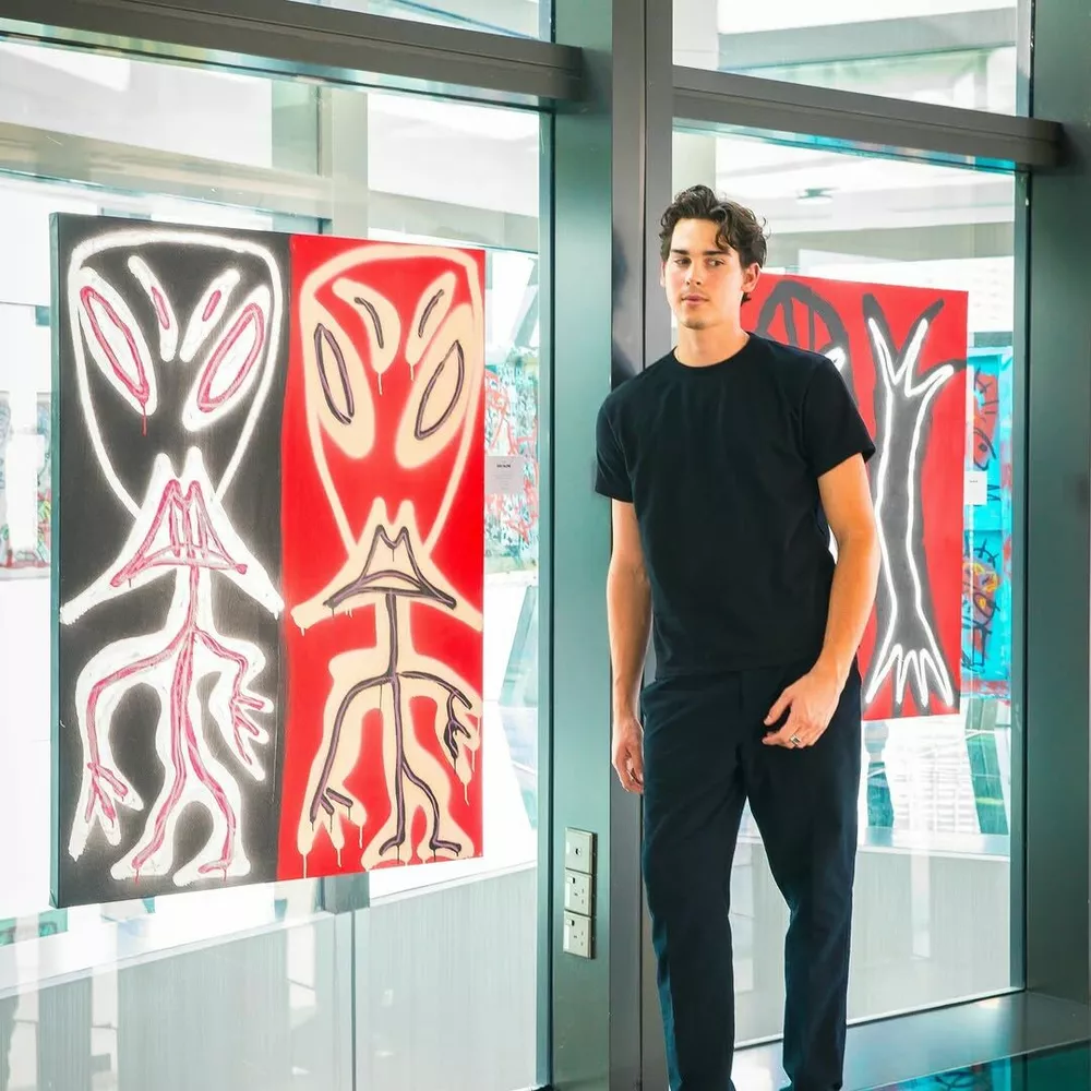 Пирс Броснан поддержал сына на открытии его выставки Пирс Броснан поддержал сына на открытии его выставки