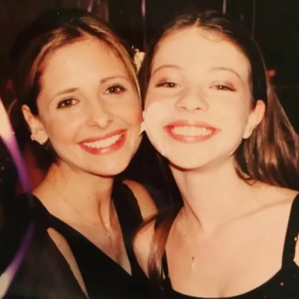 Сара Мишель Геллар почтила память Мишель Трахтенберг трогательным постом