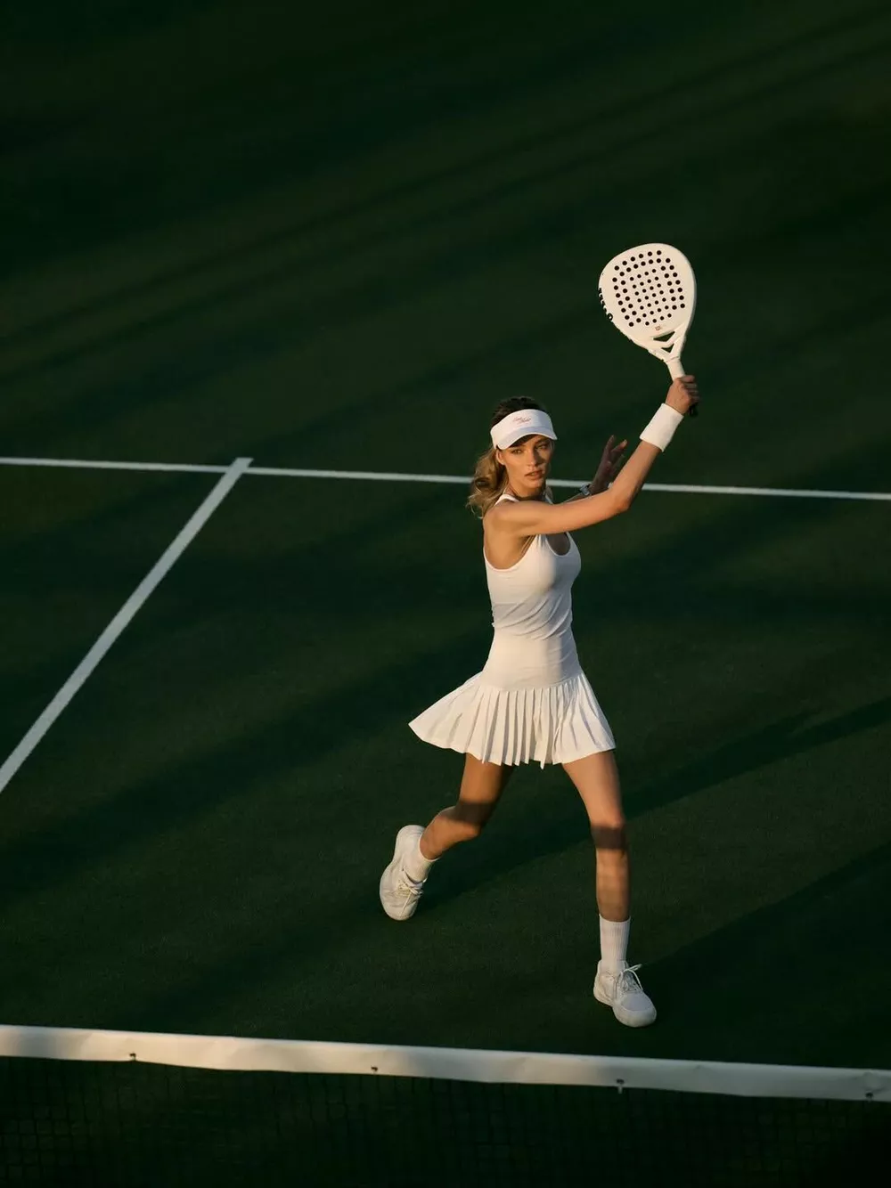 Вся в отца: Алеся Кафельникова примерила образ теннисистки Вся в отца: Алеся Кафельникова примерила образ теннисистки