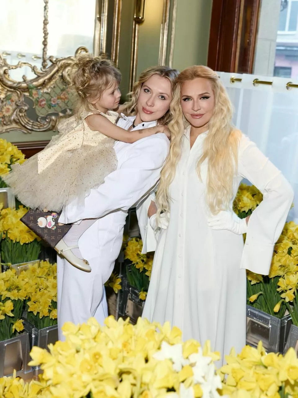 Яна Рудковская, Елена Крыгина, Мария Мельникова и Севиль на Широкой Масленице с Викторией Шеляговой