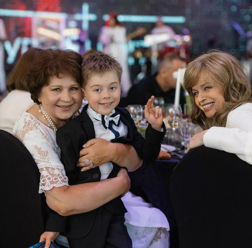 Нина Антоновна с внуком Арсением и матерью Владимира Преснякова Еленой