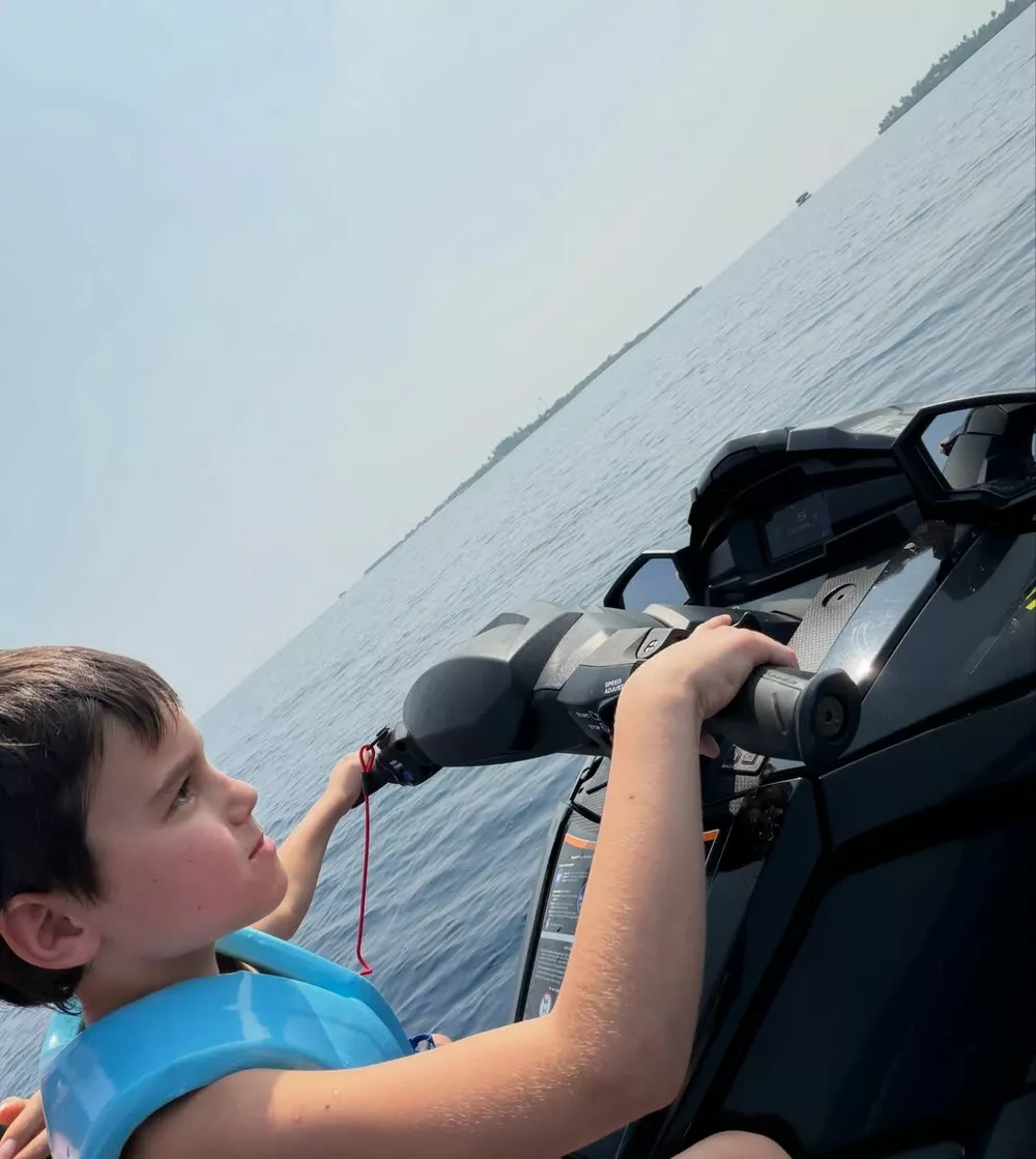 Анастасия Решетова рассказала, как провела каникулы вдвоем с сыном Ратмиром