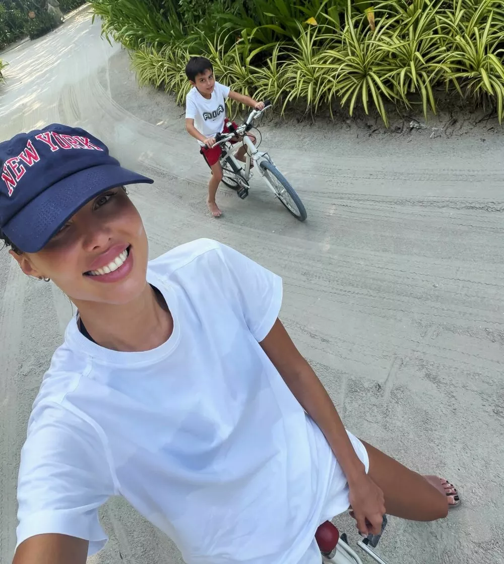 Анастасия Решетова рассказала, как провела каникулы вдвоем с сыном Ратмиром