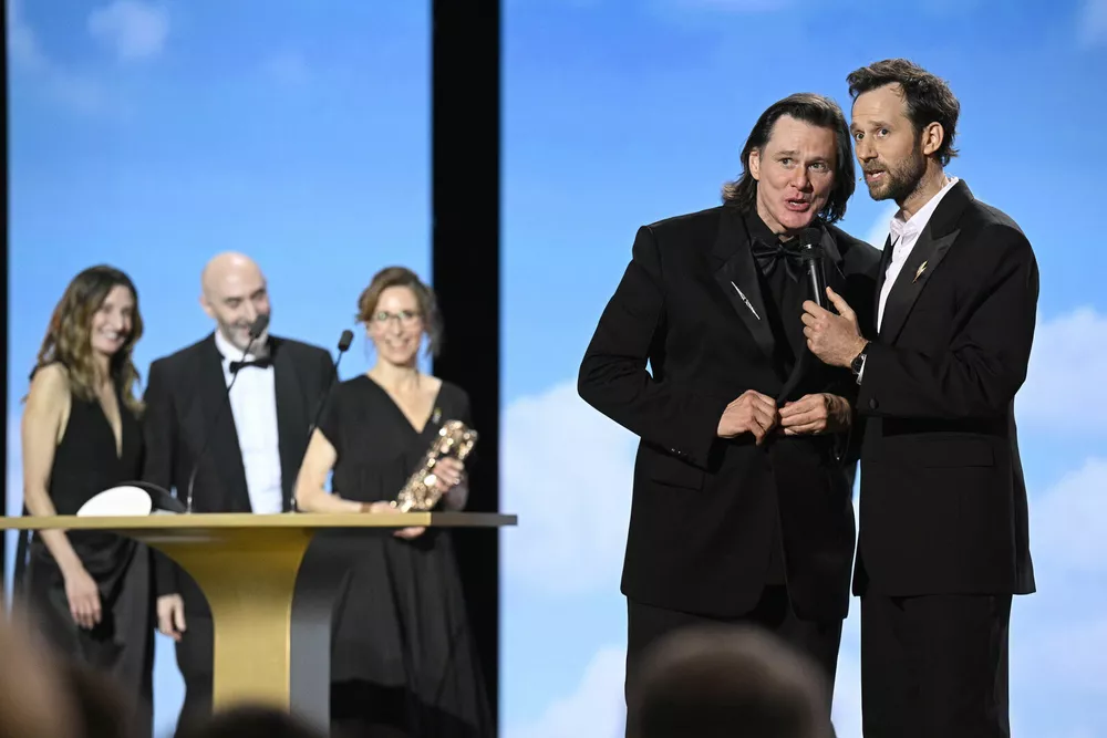 Джим Керри впервые прокомментировал слухи о своей внешности