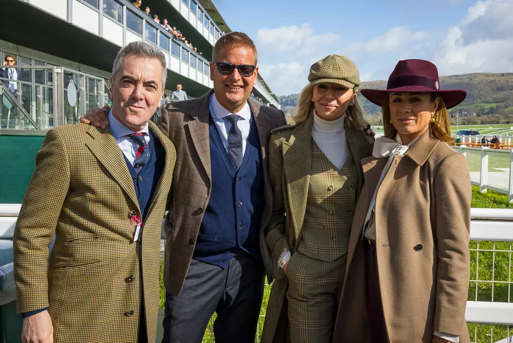 Королева Камилла, мама Кейт Миддлтон и Зара Тиндалл с мужем: наряды знатных дам на ежегодном фестивале в Челтнеме