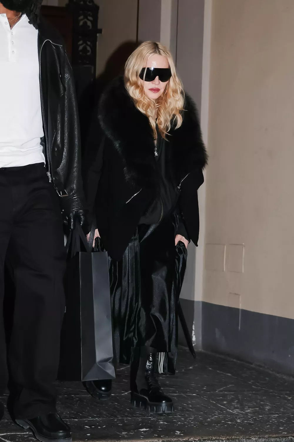 Мадонна посетила Неделю моды с бойфрендом, который на 38 лет моложе нее