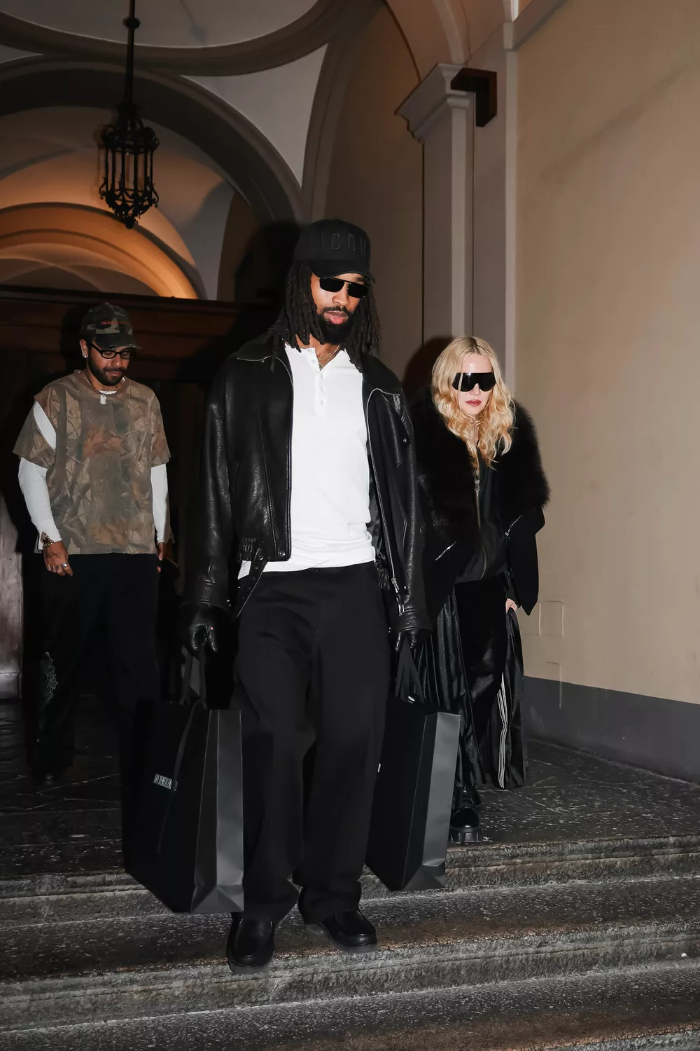 Мадонна посетила Неделю моды с бойфрендом, который на 38 лет моложе нее