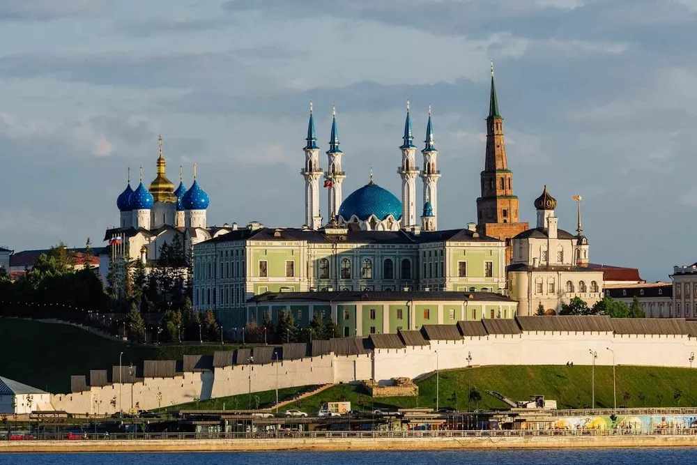 Казанский кремль: православный храм, мечеть, падающая башня Сююмбике
