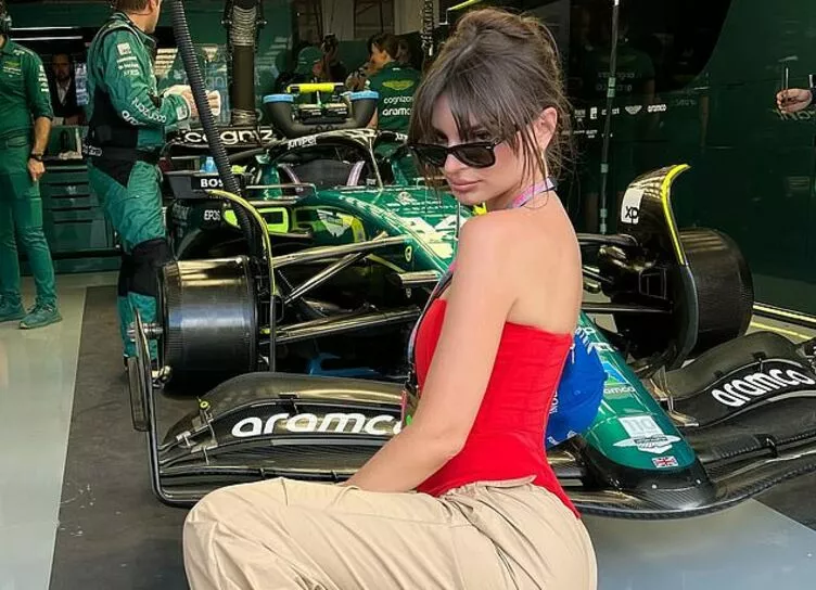 Ищу нового мужа: Эмили Ратажковски посетила Гран-при Формулы-1 в Майами