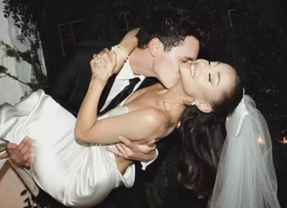 Бывшего возлюбленного Арианы Гранде поймали за поцелуями с новой избранницей