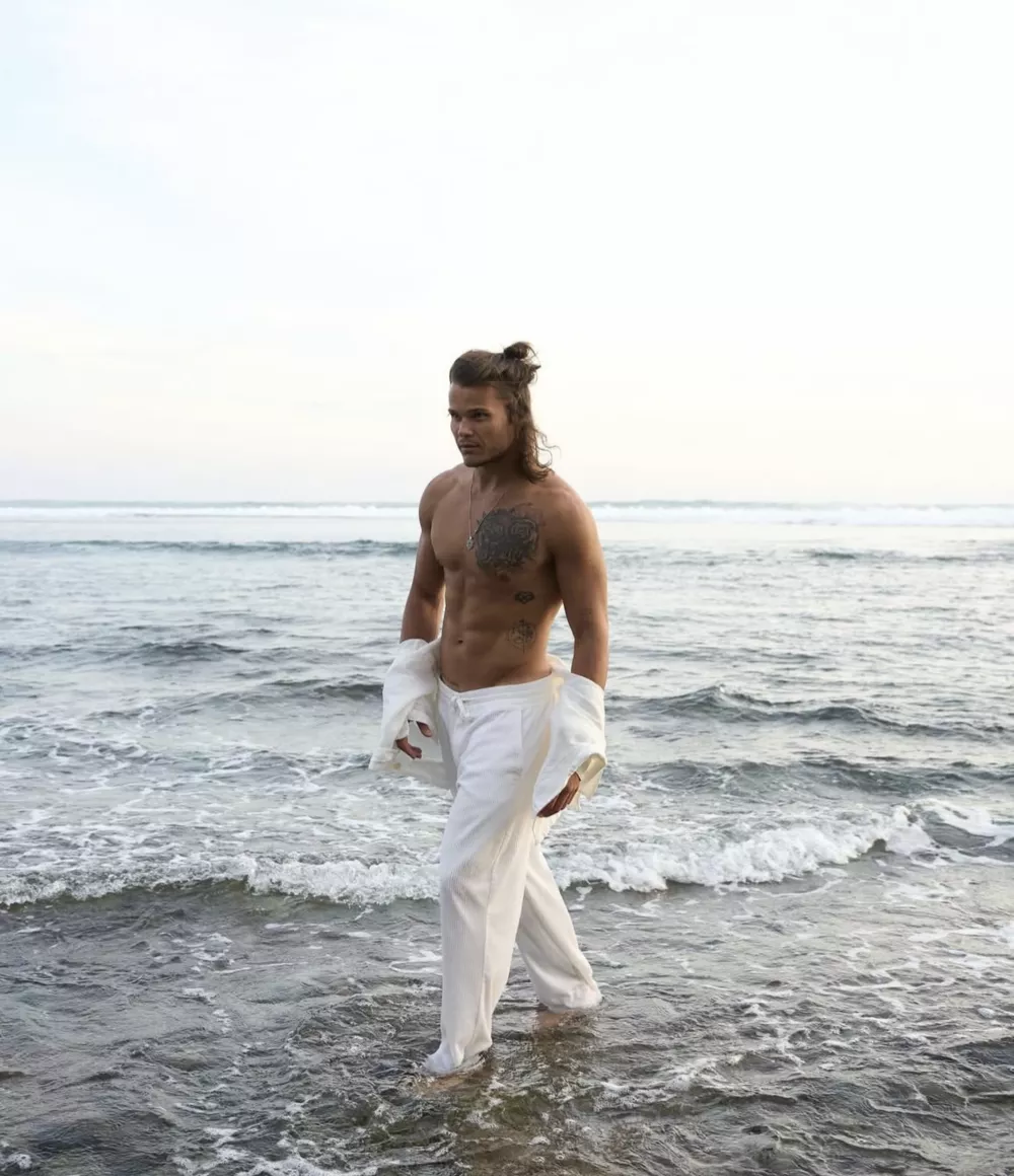 Айза в третий раз выходит замуж             
                Айза в третий раз выходит замуж