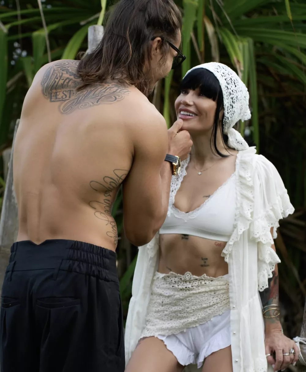 Айза в третий раз выходит замуж             
                Айза в третий раз выходит замуж