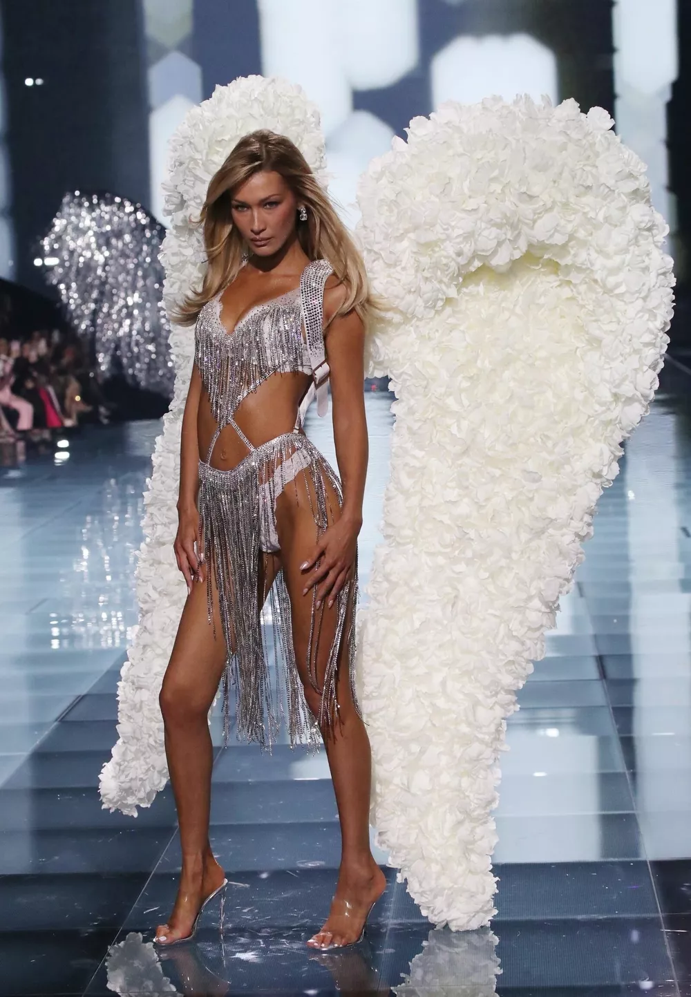 
                Белла Хадид резко ответила на критику после шоу Victoria’s Secret            