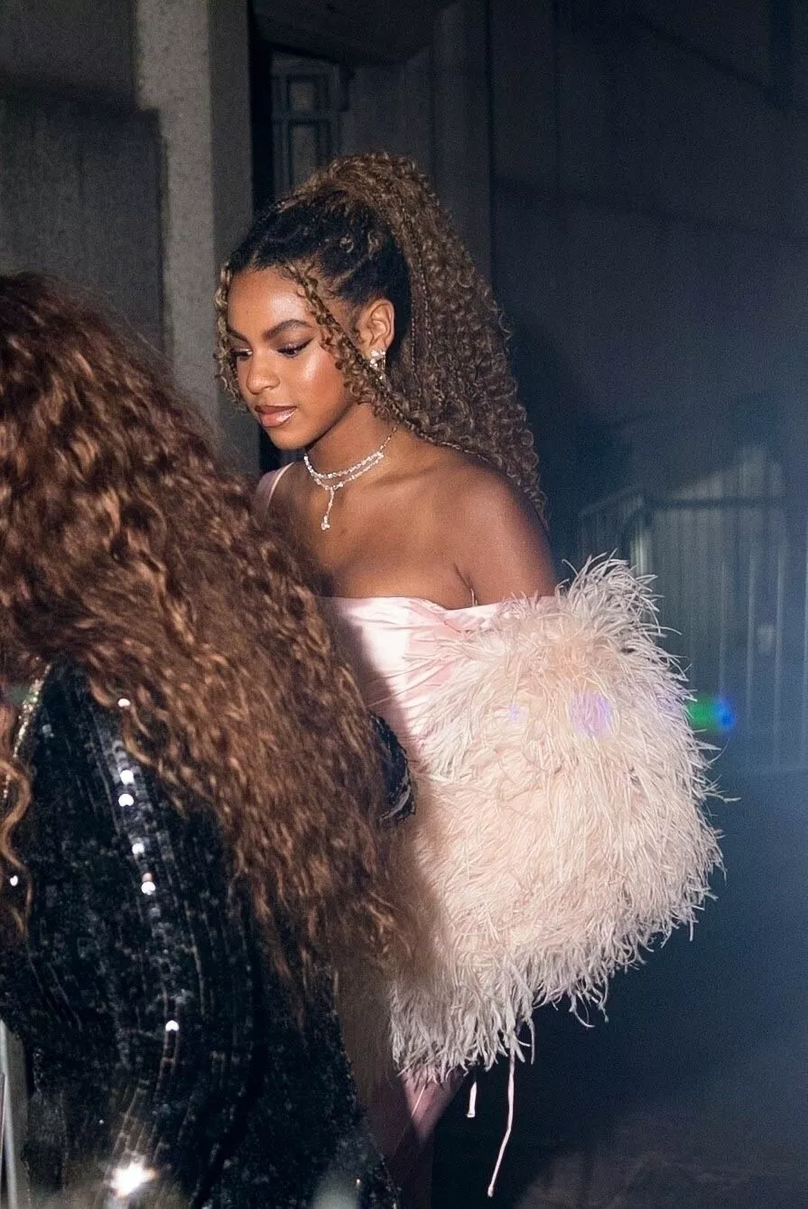 Дочка Бейонсе и Jay-Z вышла в свет без родителей             
                Дочка Бейонсе и Jay-Z вышла в свет без родителей