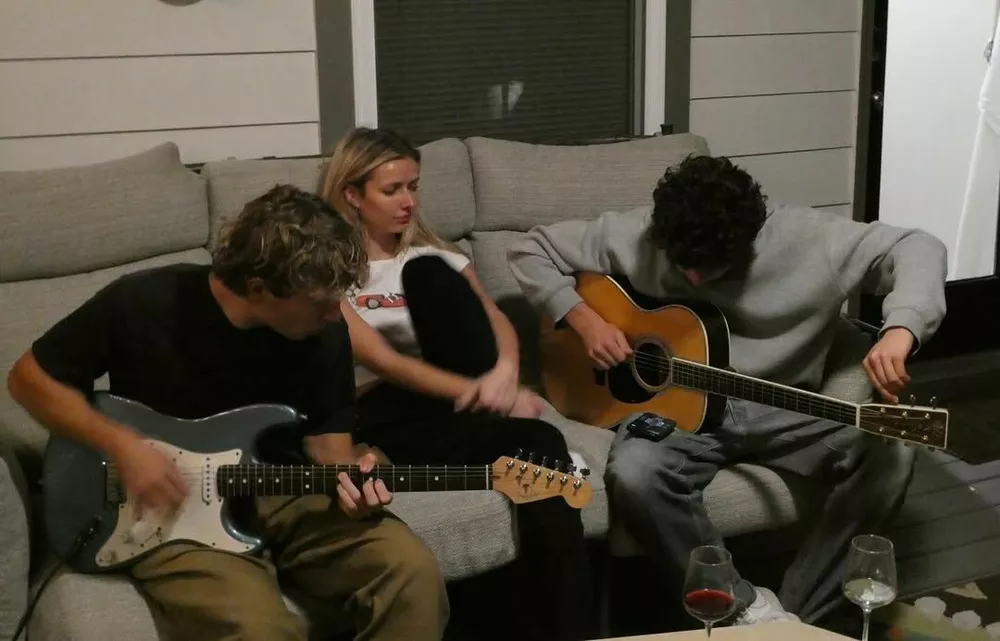 Дочь Гвинет Пэлтроу дебютировала в музыке             
                Дочь Гвинет Пэлтроу дебютировала в музыке