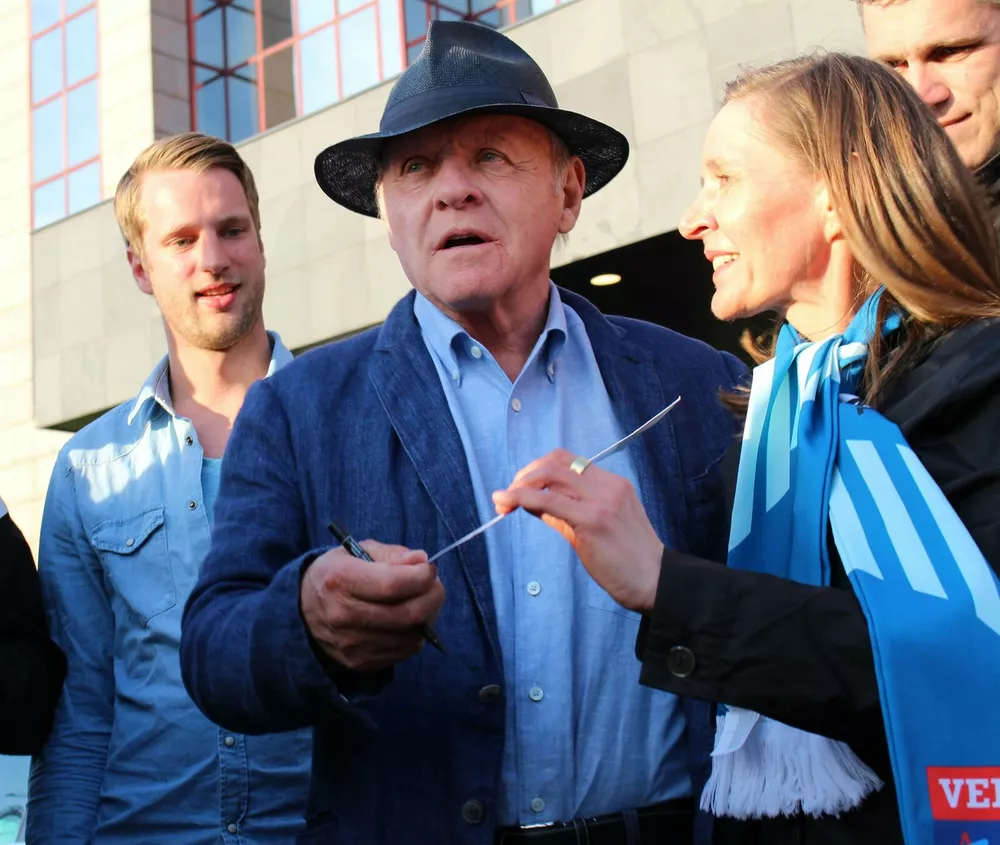 Энтони Хопкинс признался, что от него отдалилась дочь             
                Энтони Хопкинс признался, что от него отдалилась дочь