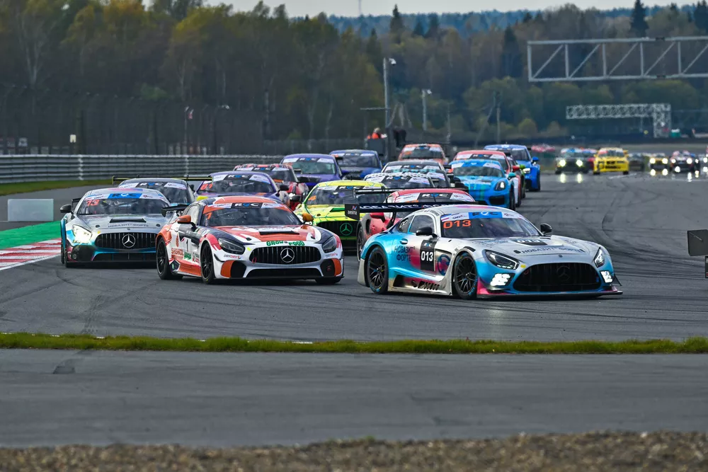 Гонщики Михаил Алешин и Денис Ременяко одержали победу в юбилейном сезоне REC 2025             
                Гонщики Михаил Алешин и Денис Ременяко одержали победу в юбилейном сезоне REC 2025