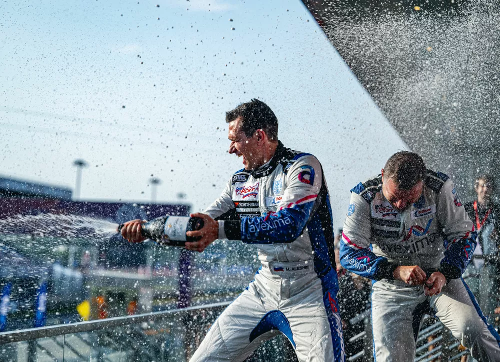 Гонщики Михаил Алешин и Денис Ременяко одержали победу в юбилейном сезоне REC 2025