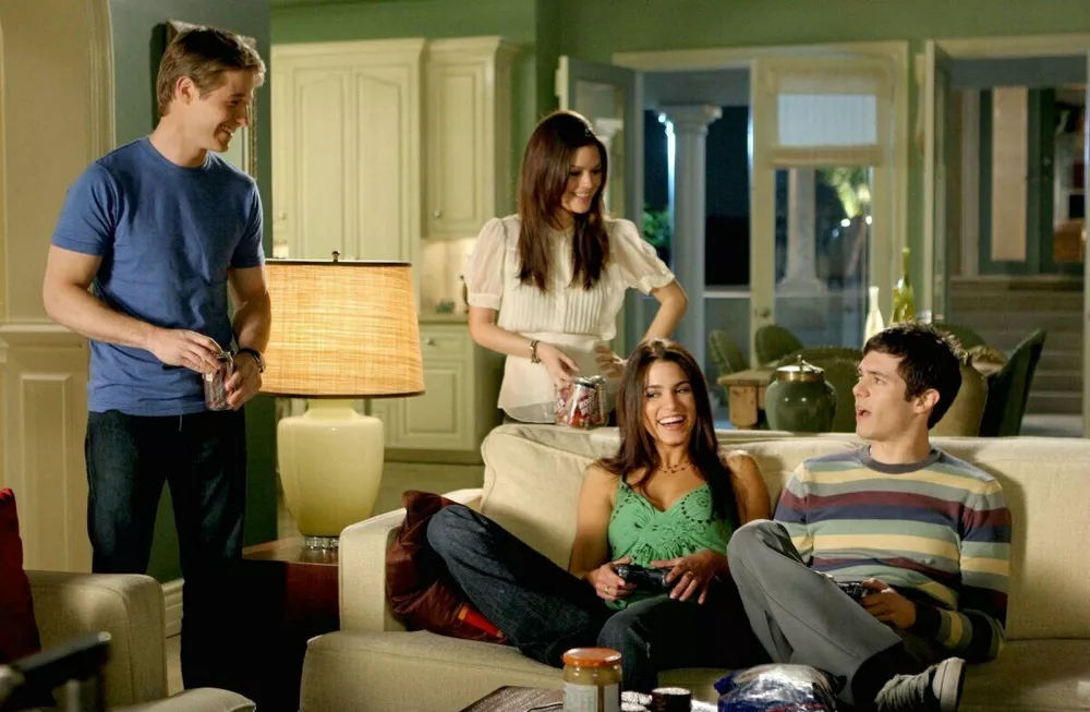 Как подростки жили в 2000-х: ленты, демонстрирующие такую разную жизнь школьников из нулевых             
                Как подростки жили в 2000-х: ленты, демонстрирующие такую разную жизнь школьников из нулевых