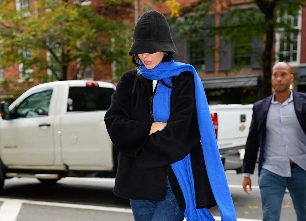 Как сочетать черный с синим – показывает Кендалл Дженнер