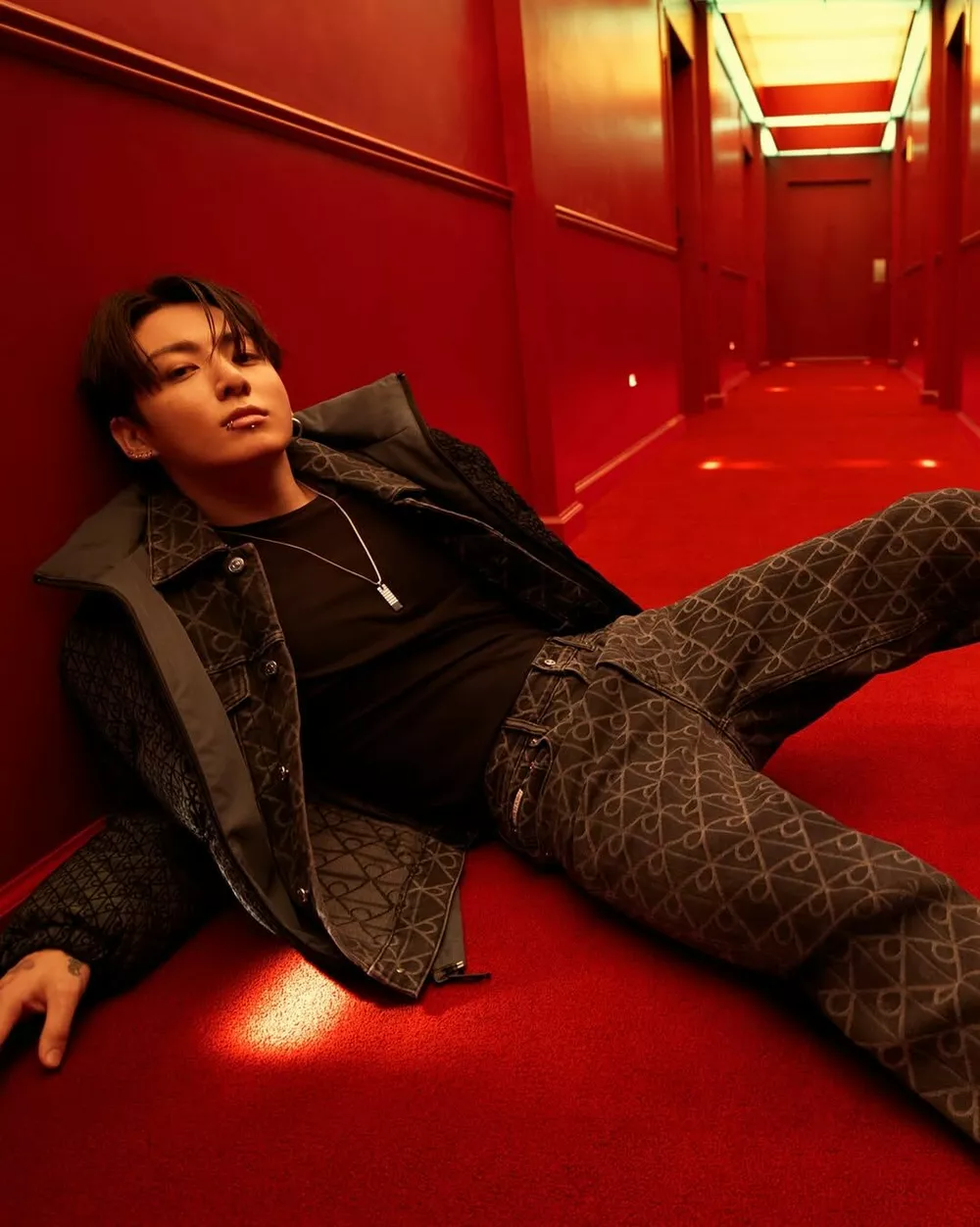 K-pop-звезда Чон Джонгук снялся в рекламной кампании модного бренда             
                K-pop-звезда Чон Джонгук снялся в рекламной кампании модного бренда