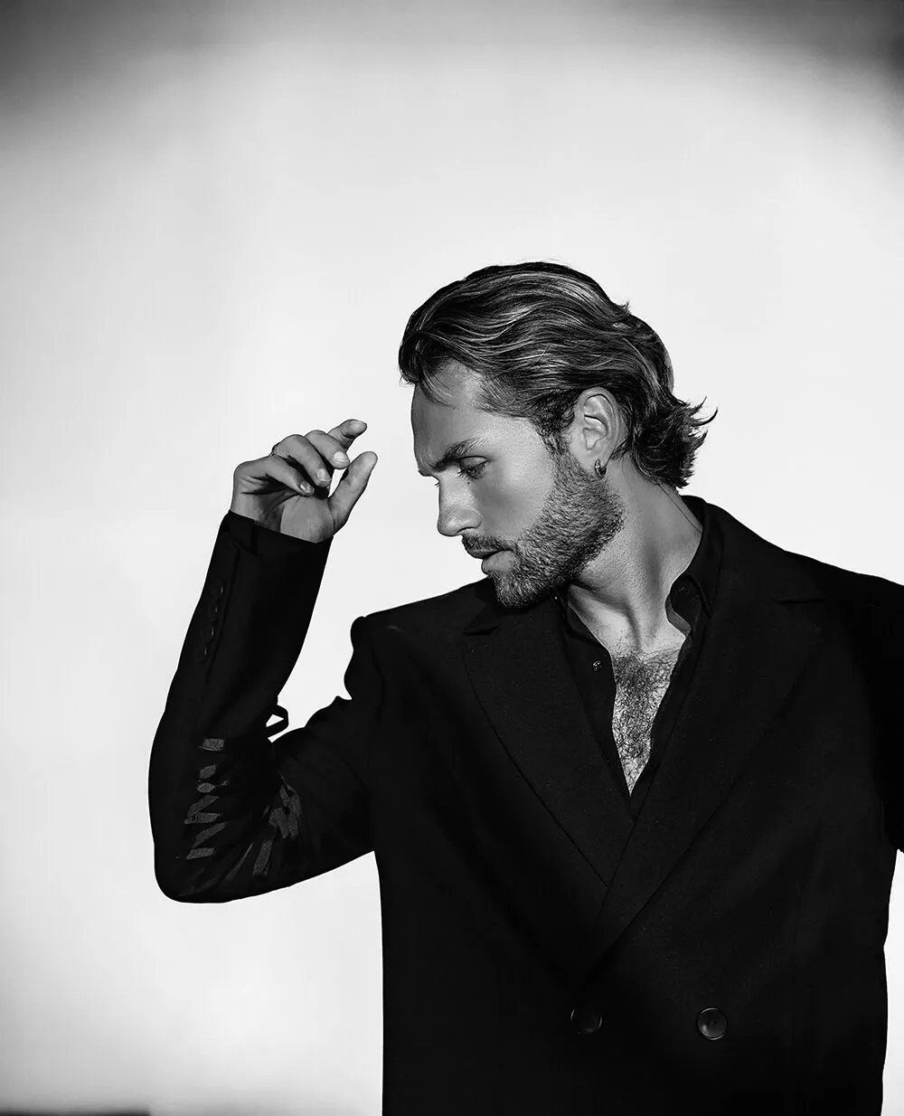 Влад Соколовский: вперед и с песней             
                Влад Соколовский: вперед и с песней