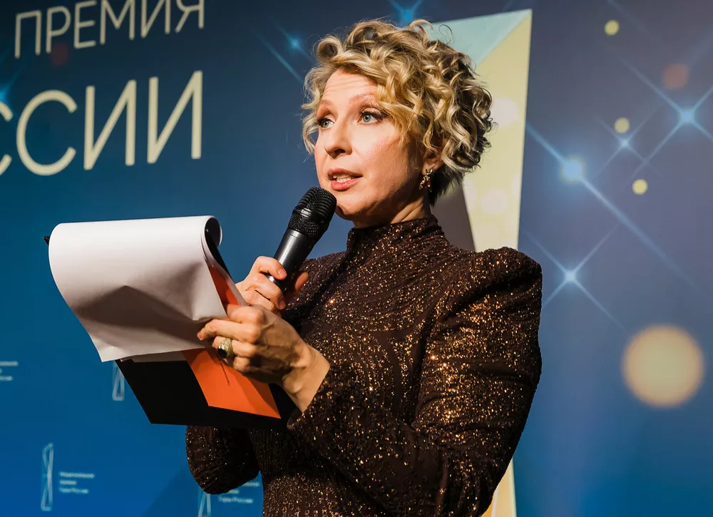 Сюрприз для присутствующих: Яна Чурикова выступила ведущей на премии Горы России