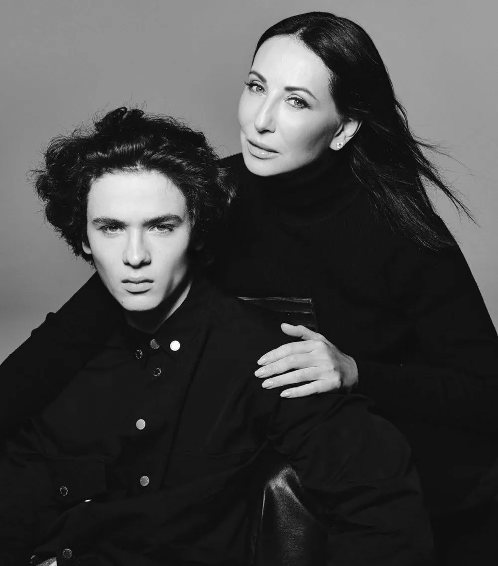 "Безусловная любовь": Алика Смехова поделилась свежими снимками с младшим сыном "Безусловная любовь": Алика Смехова поделилась свежими снимками с младшим сыном