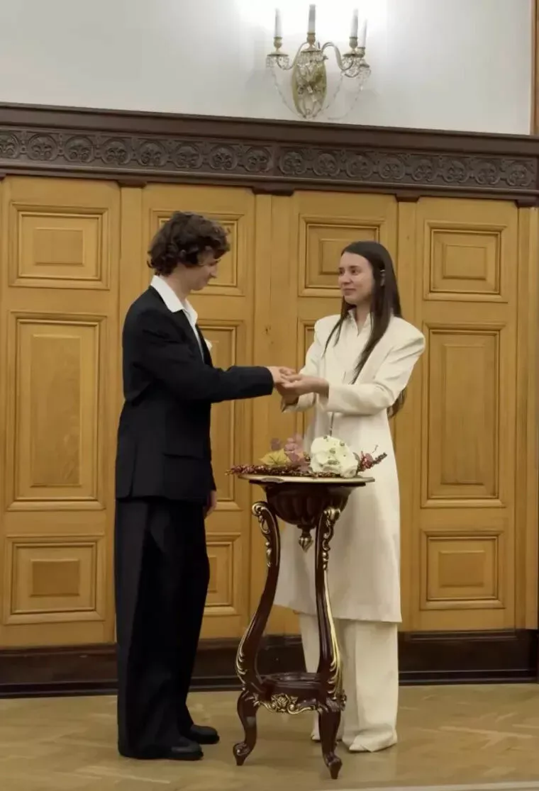 Дочь Андрея Кончаловского вышла замуж
Дочь Андрея Кончаловского вышла замуж