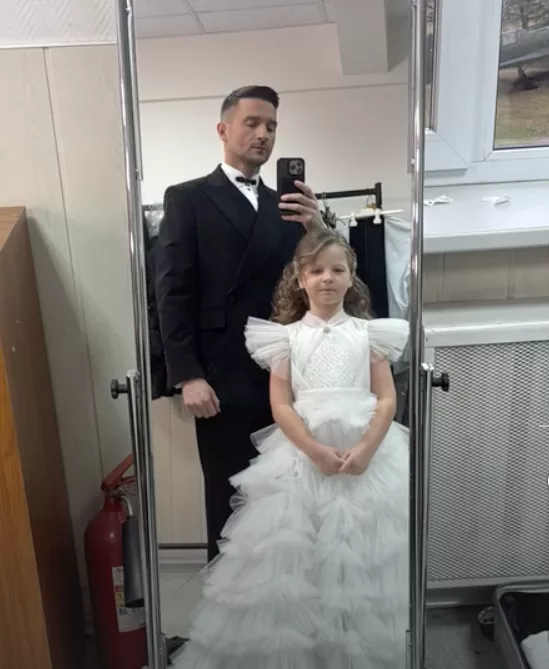 Дочь Сергея Лазарева снялась в новогоднем шоу вместе с отцом Дочь Сергея Лазарева снялась в новогоднем шоу вместе с отцом