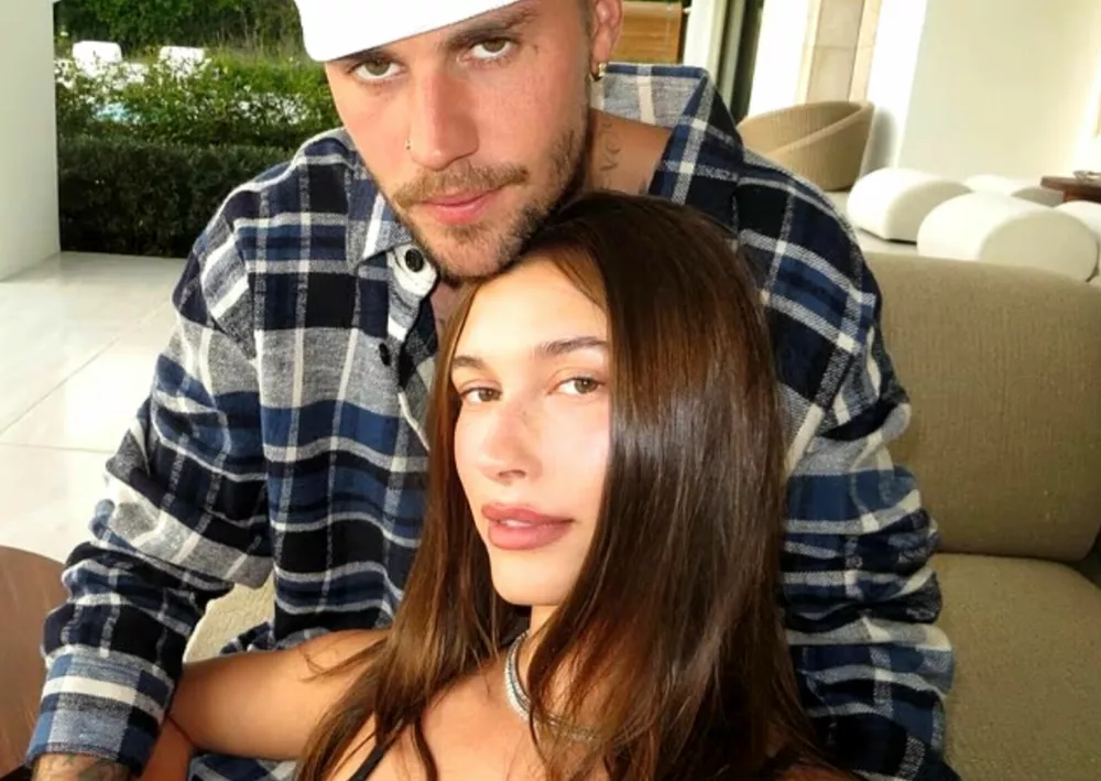 Джастин Бибер опубликовал трогательное фото с сыном на руках Джастин Бибер опубликовал трогательное фото с сыном на руках