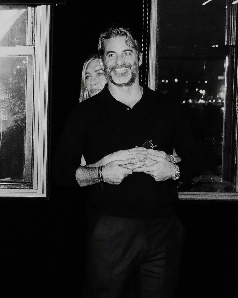 Дженнифер Энистон привлекла бойфренда к своему бизнесу