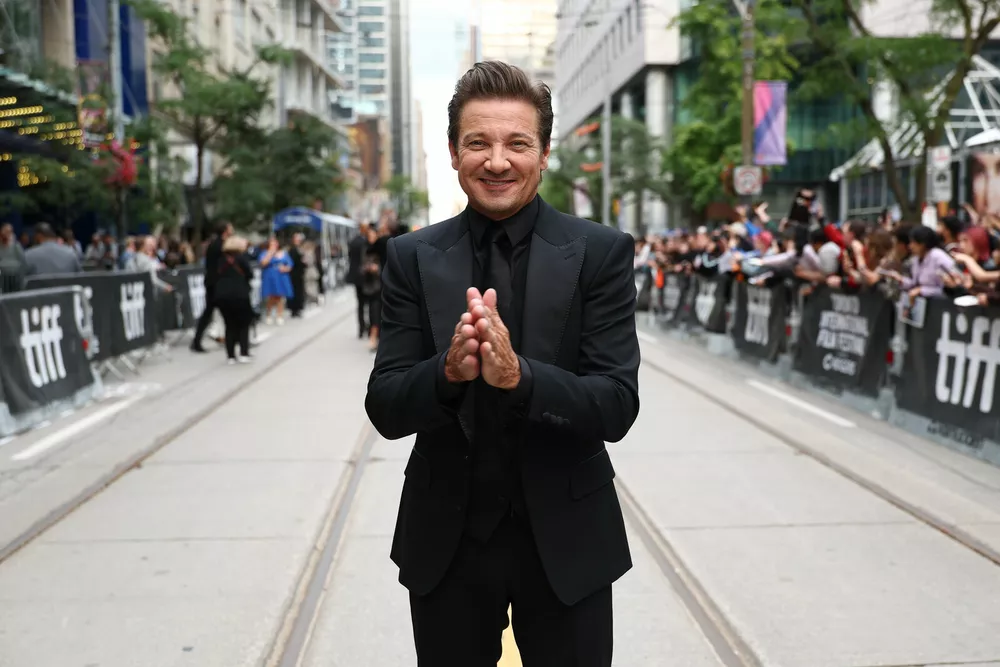 Джереми Реннер ответил на обвинения бывшей девушки: "Она сама преследовала меня"
Джереми Реннер ответил на обвинения бывшей девушки: "Она сама преследовала меня"