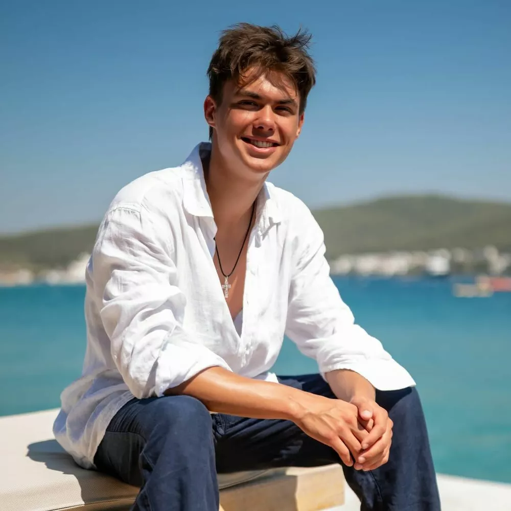 
                Екатерина Климова трогательно поздравила сына с 19-летием            