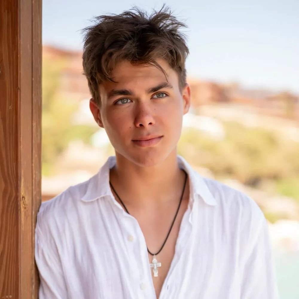 
                Екатерина Климова трогательно поздравила сына с 19-летием            