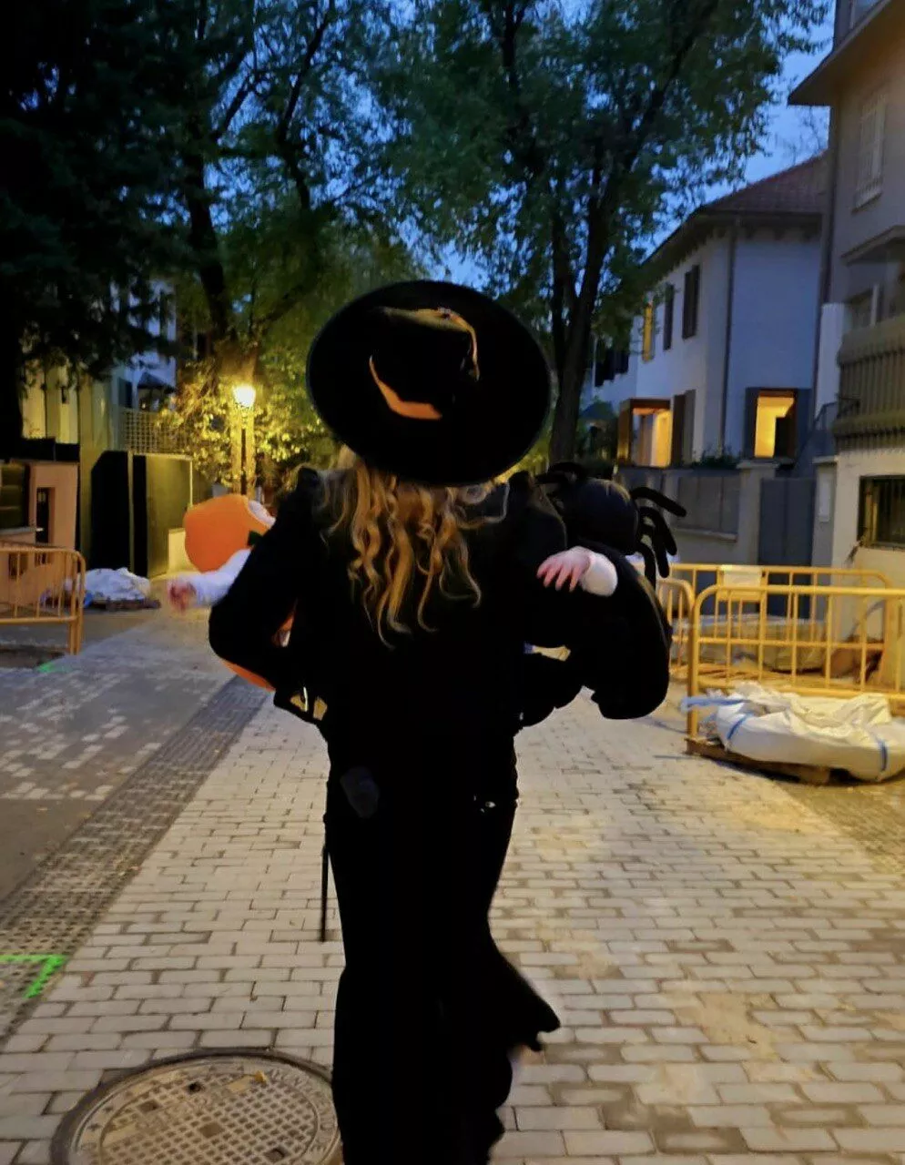 Эмбер Херд впервые представила публике своих полугодовалых близнецов             
                Эмбер Херд впервые представила публике своих полугодовалых близнецов