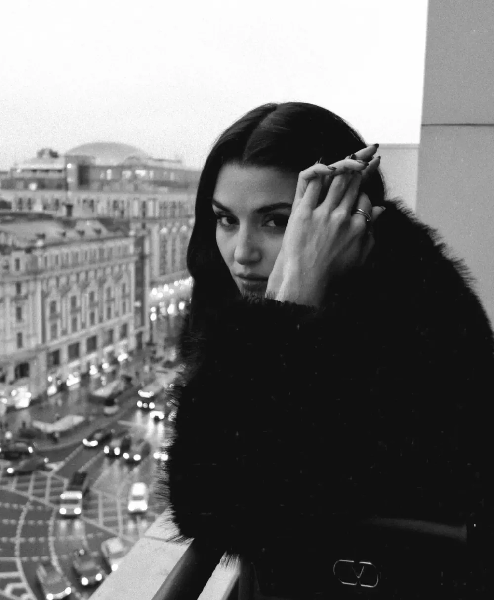 Ханде Эрчел опубликовала фото из Москвы и обратилась к фанатам на русском Ханде Эрчел опубликовала фото из Москвы и обратилась к фанатам на русском