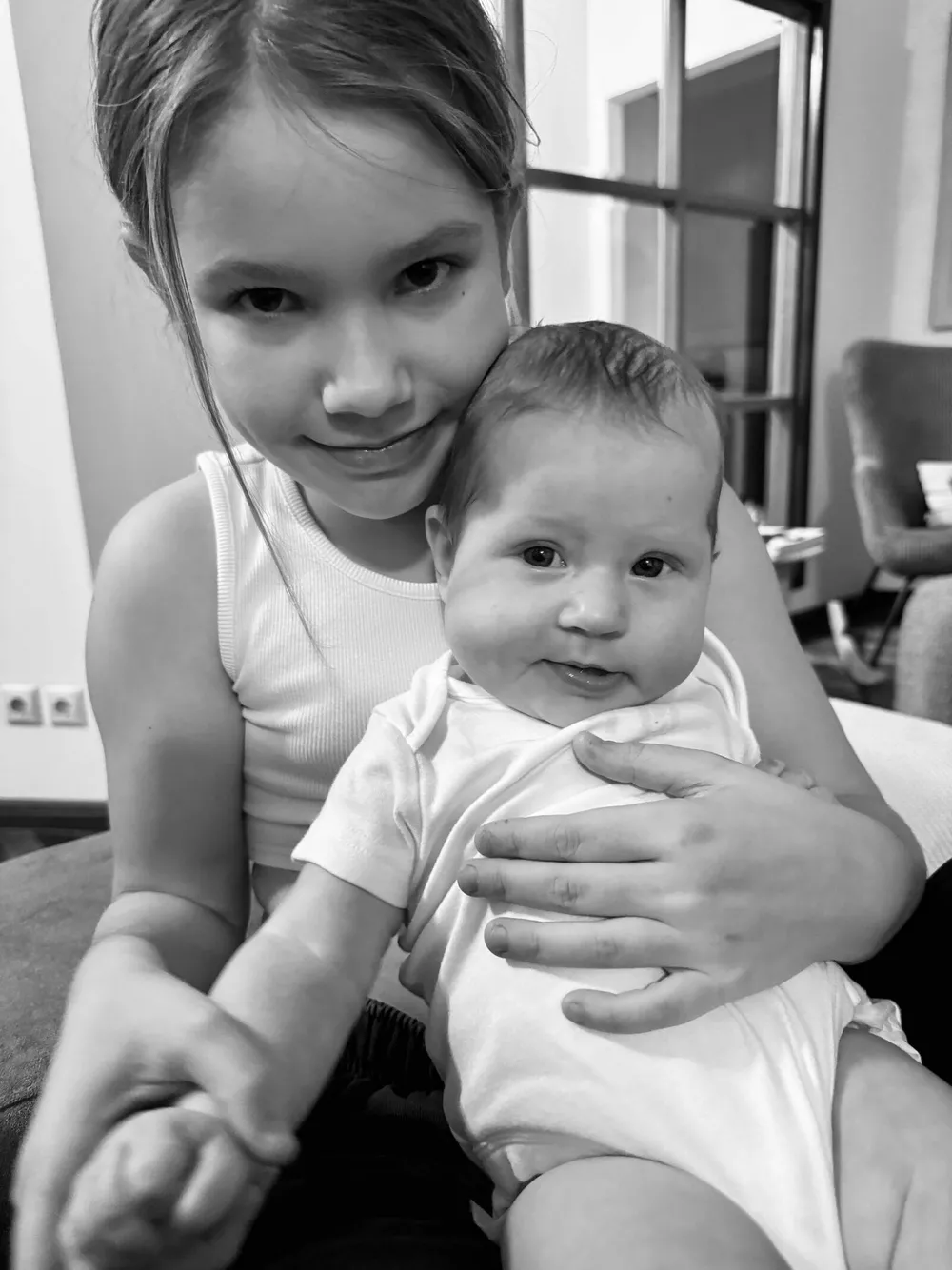 Ида Галич выложила редкое фото новорожденной дочери с падчерицей
Ида Галич выложила редкое фото новорожденной дочери с падчерицей