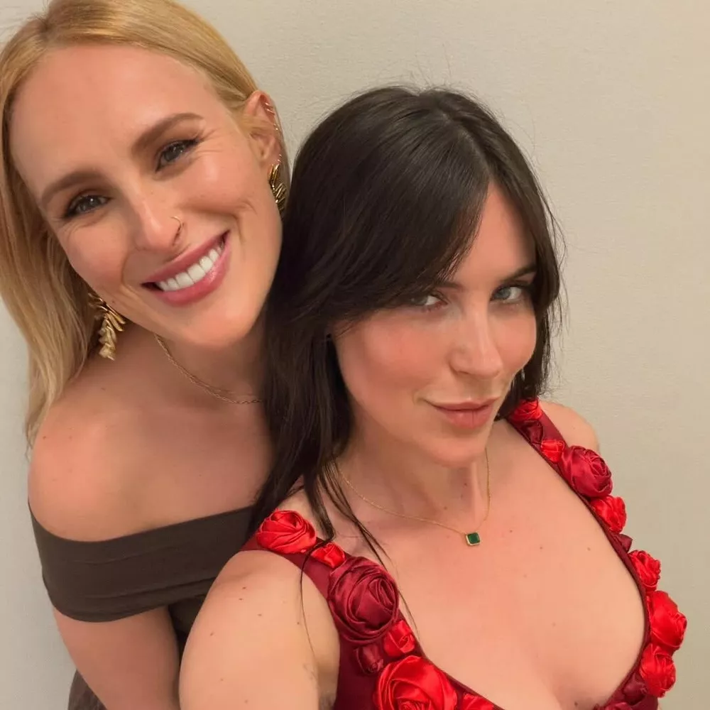 
                Как две капли воды: Румер Уиллис и Линдси Лохан в стильных образах            