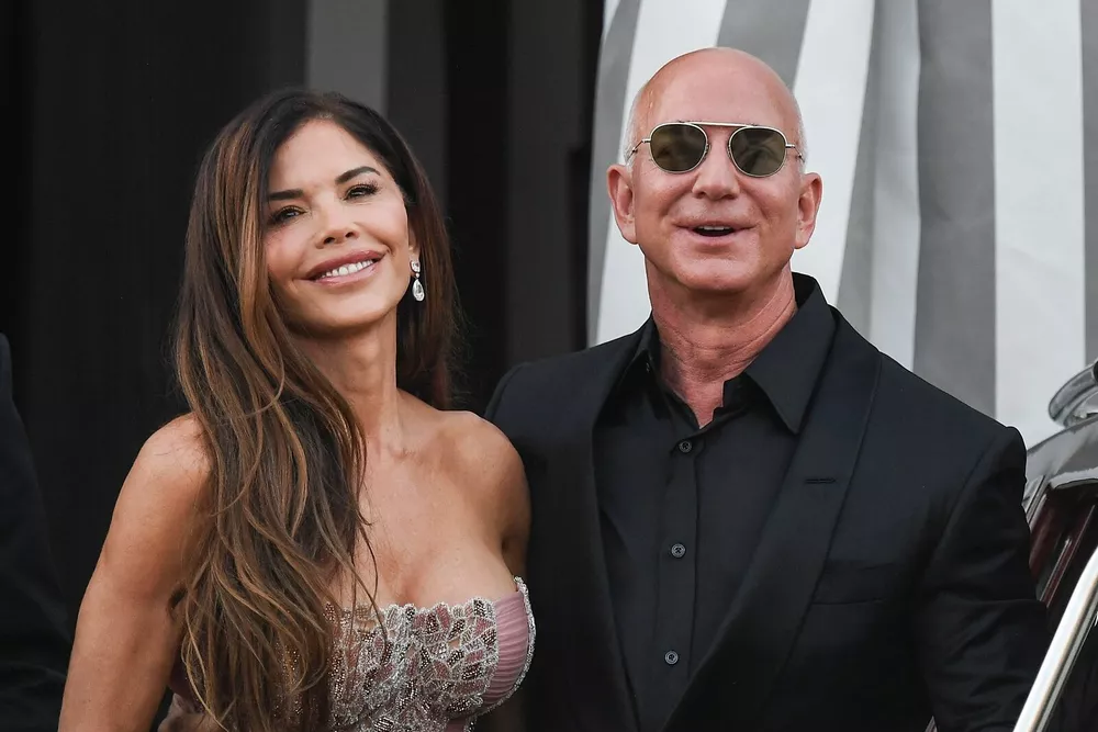 Джефф Безос и Лорен Санчес спонсируют Met Gala – что это значит
Джефф Безос и Лорен Санчес спонсируют Met Gala – что это значит