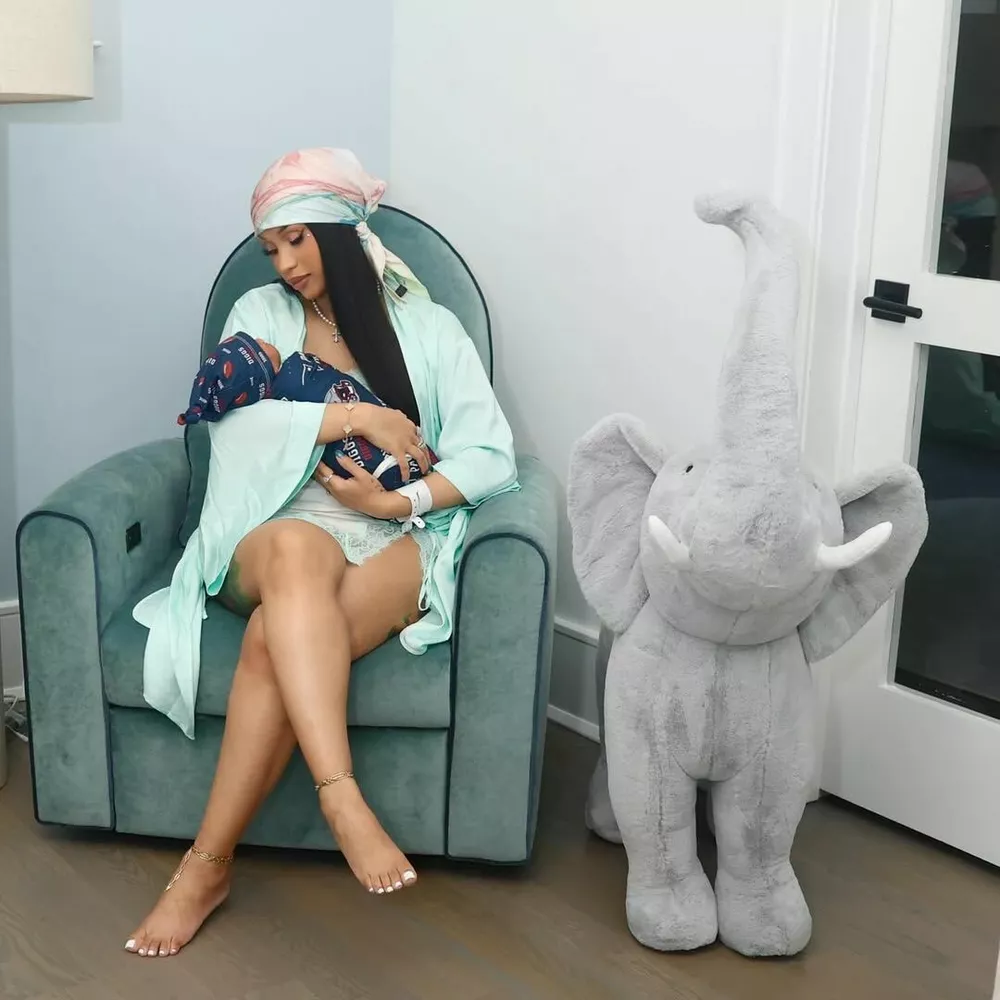 Карди Би показала первое фото новорожденного сына