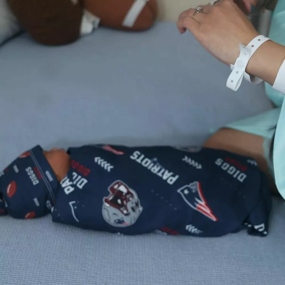 Карди Би показала первое фото новорожденного сына