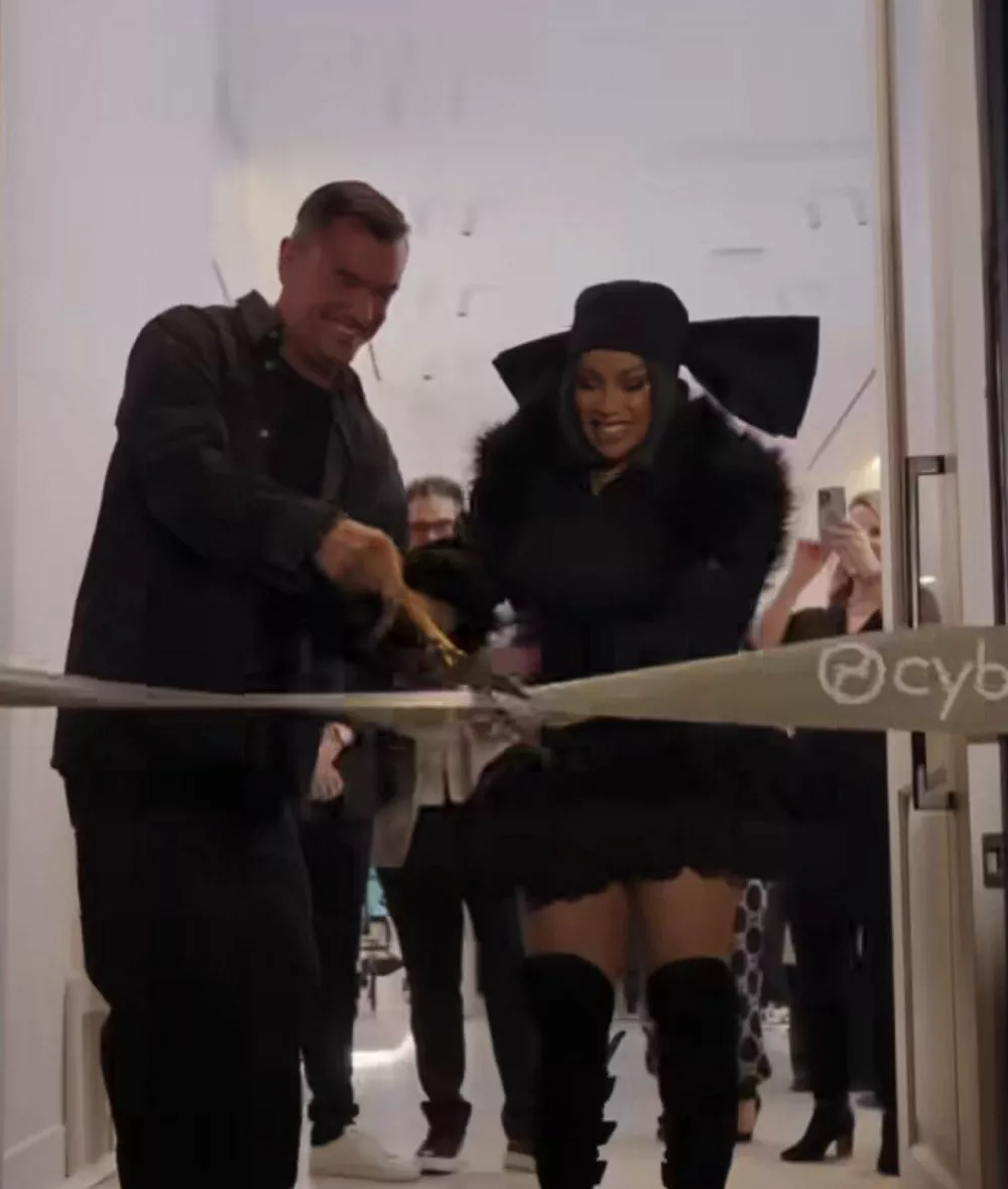 Карди Би впервые появилась на публике после рождения четвертого ребенка
Карди Би впервые появилась на публике после рождения четвертого ребенка